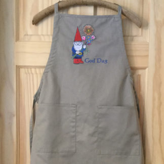 Nisse with "God Dag" on Taupe Full-Length Apron